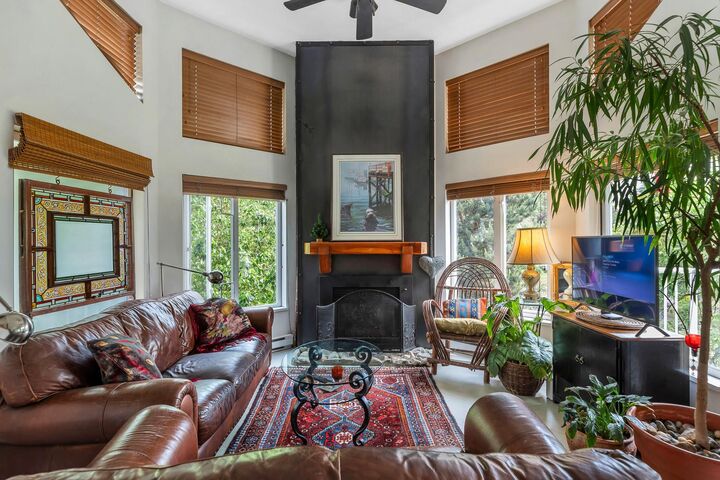 Property Photo: 33669 2nd Avenue 301 BC V2V 8Z4