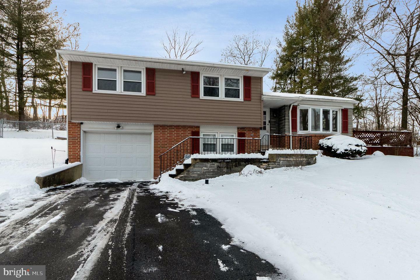 Property Photo:  312 Hillside Road  PA 17022 