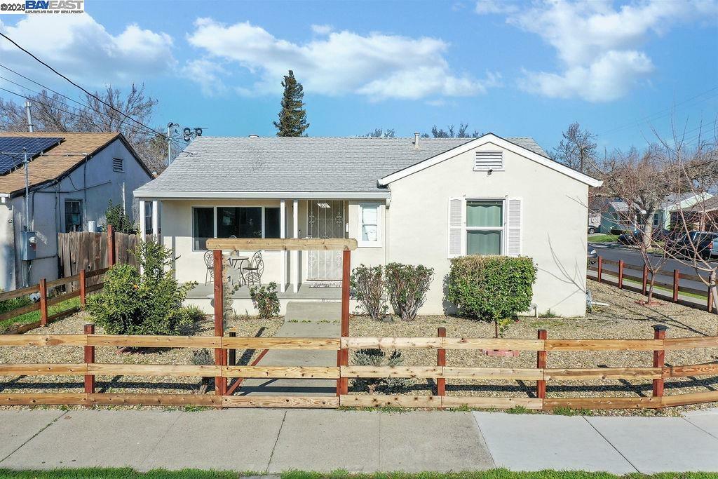 Property Photo:  500 W Madill St  CA 94509 