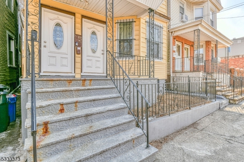 Property Photo:  752 S 16th St  NJ 07103 