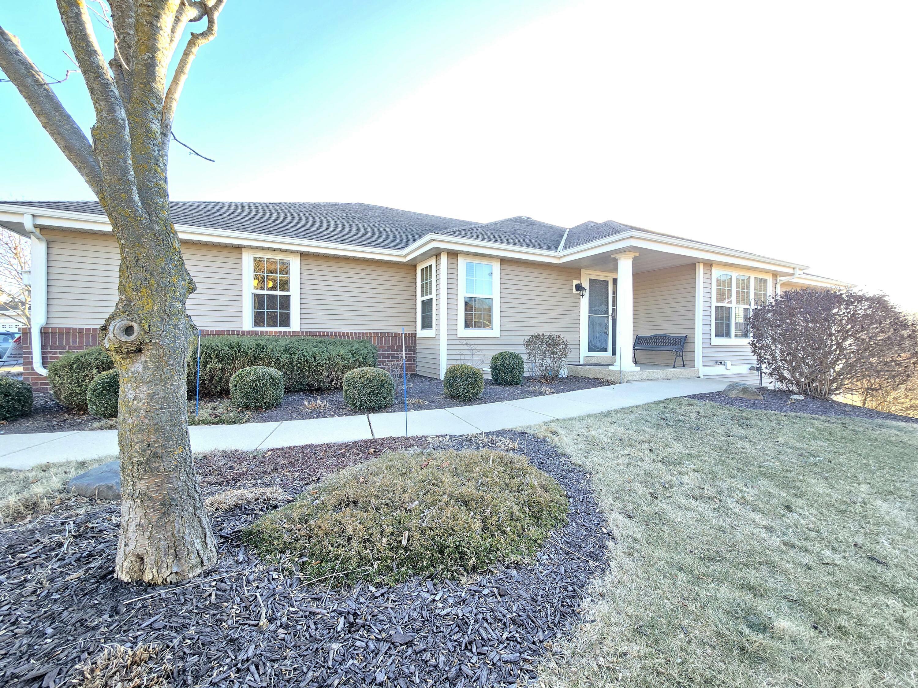 Property Photo: 632 Sandur Pl WI 53095