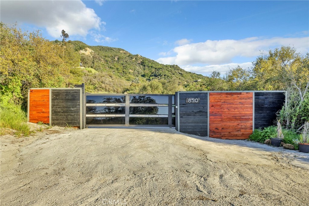 Property Photo:  850 Cold Canyon Road  CA 91302 