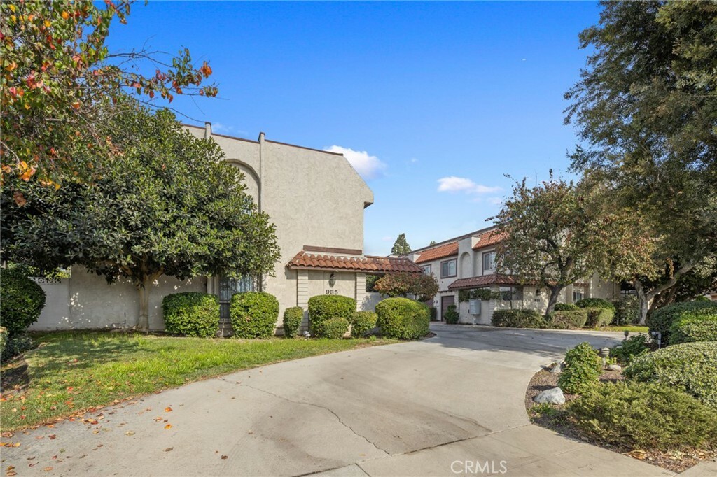 Property Photo:  935 W Duarte Road 8  CA 91007 