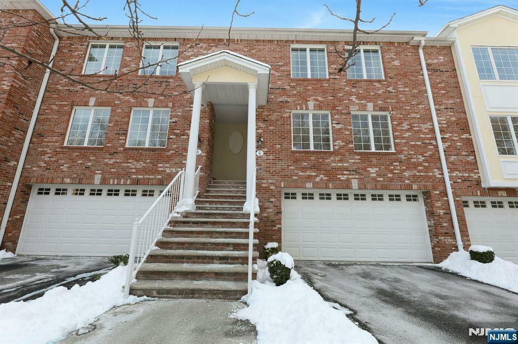 Property Photo:  6 Skymark Court  NJ 07458 