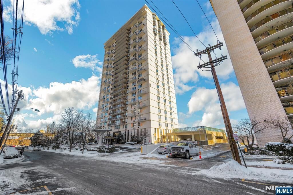 Property Photo:  160 Overlook Avenue 24E  NJ 07601 