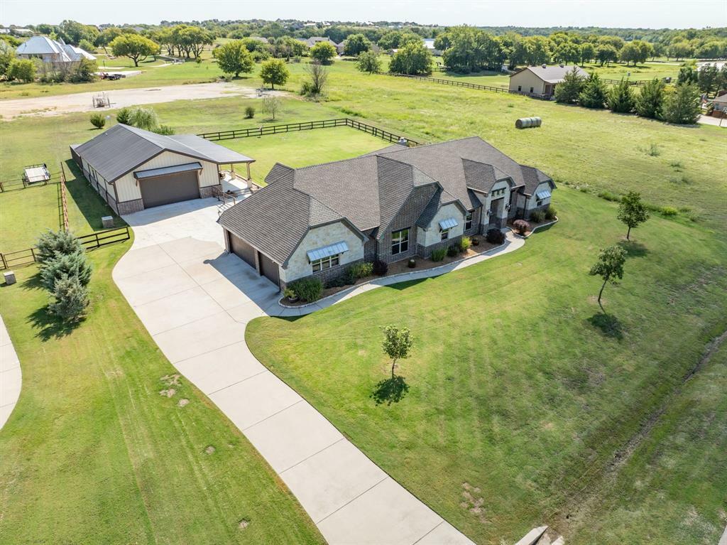 Property Photo: 3121 Creekside Drive TX 76259