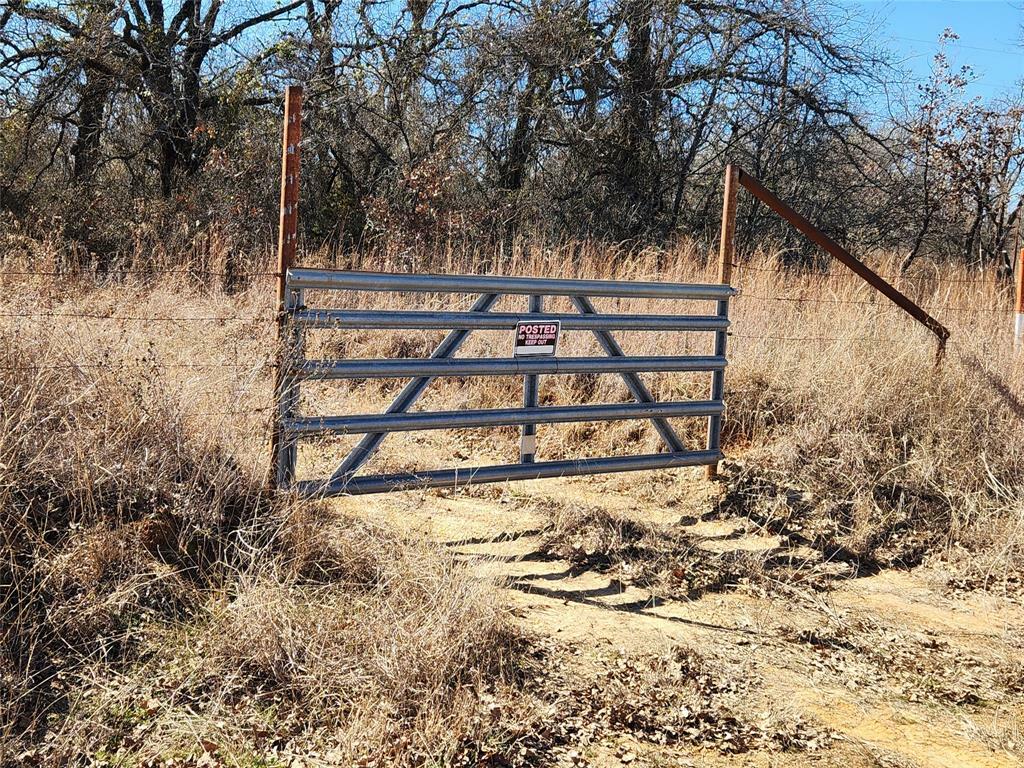 Property Photo:  925 Three Skillet Road  TX 76082 