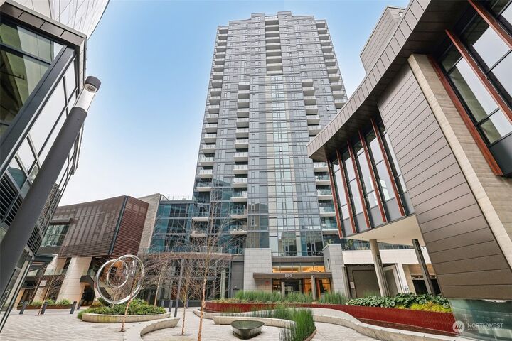 Property Photo: 889 Avenue Square NE 602 WA 98004