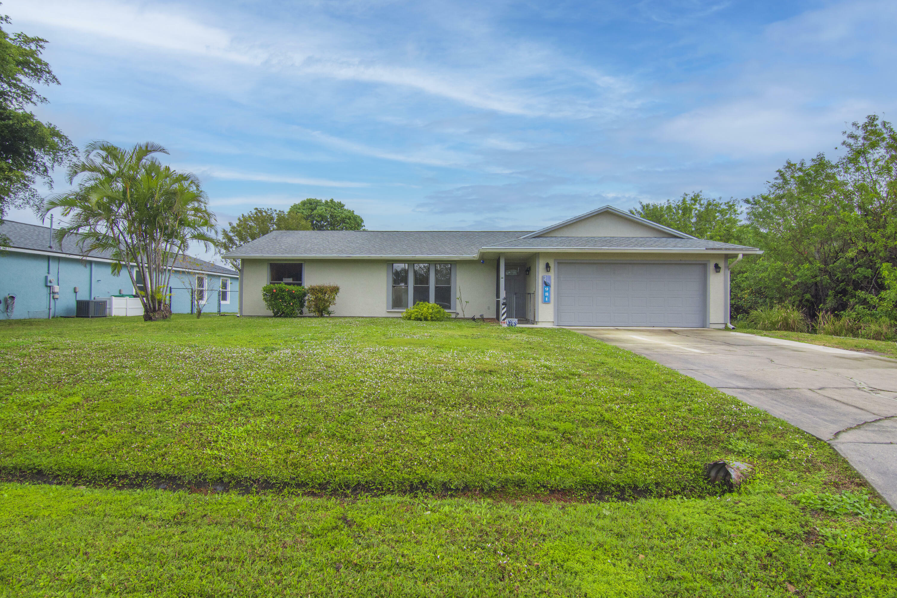 Property Photo:  981 SE Candle Avenue  FL 34983 