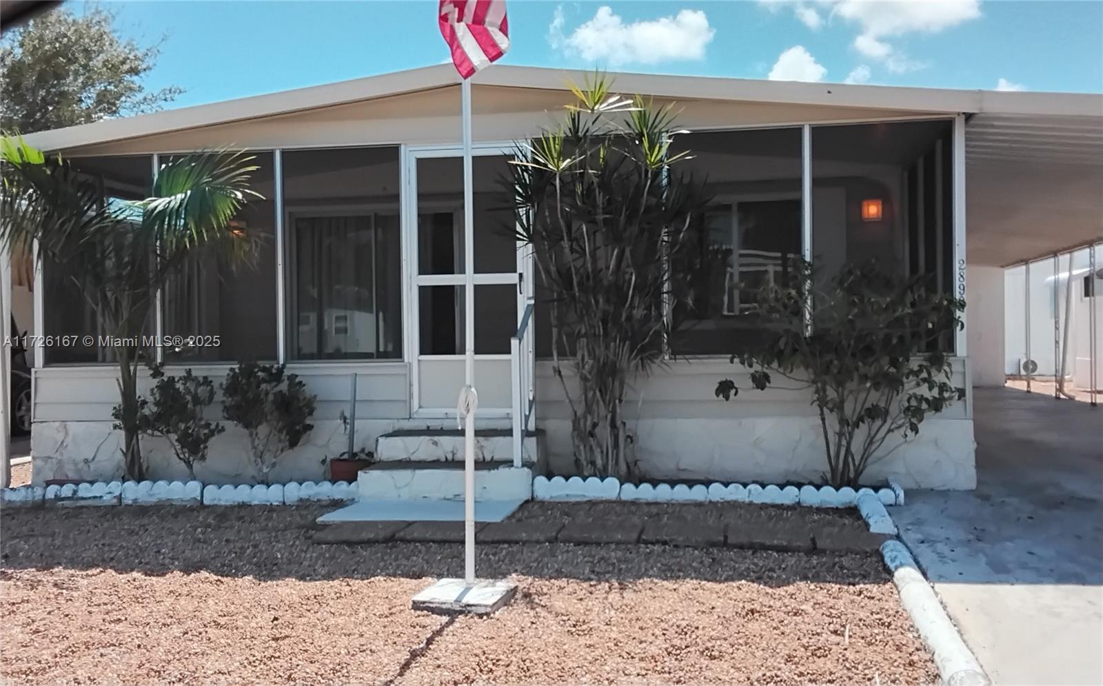 Property Photo: 2890 W Marina Dr FL 33312