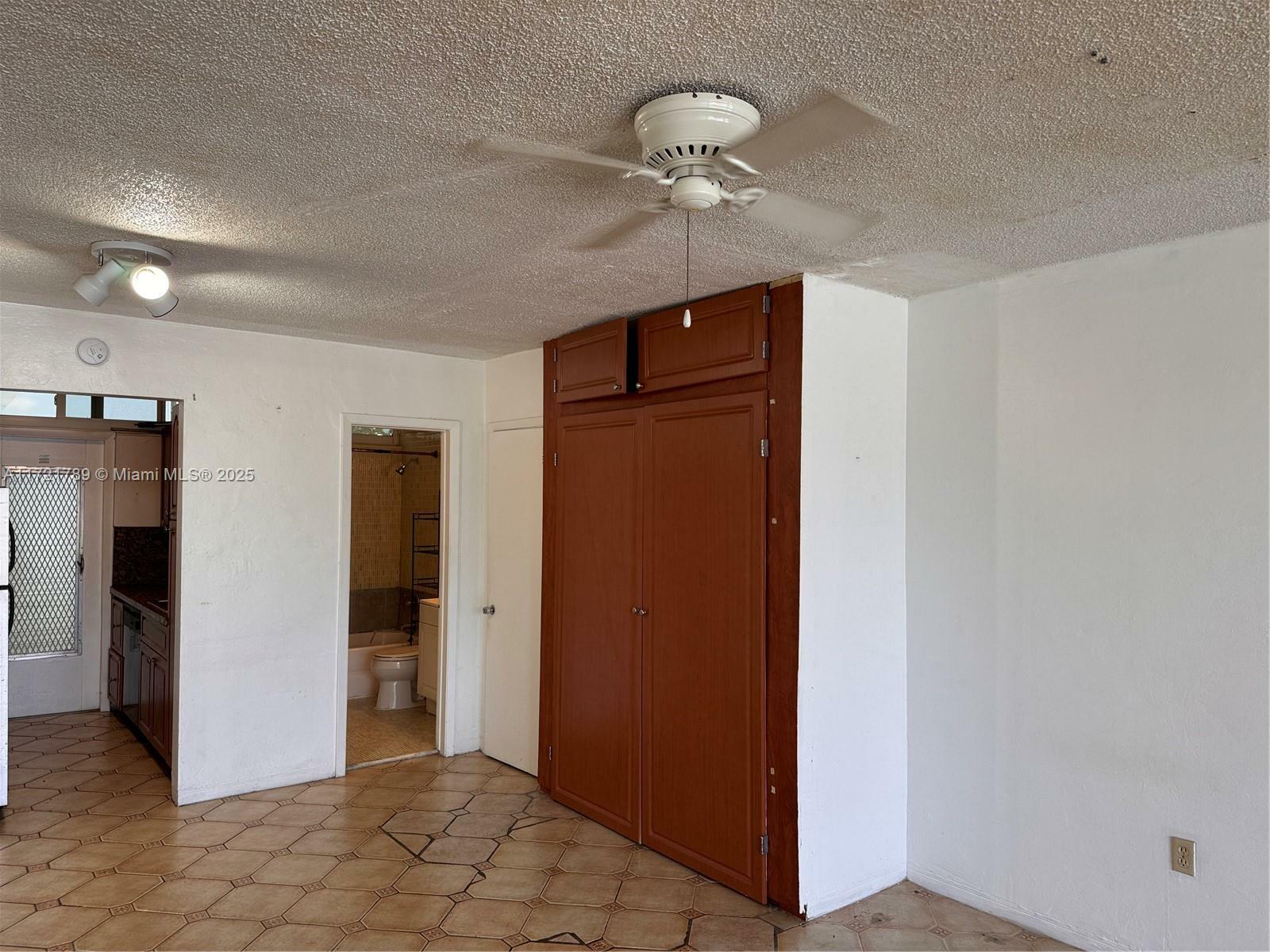 Property Photo: 1400 Pennsylvania Ave 35 FL 33139