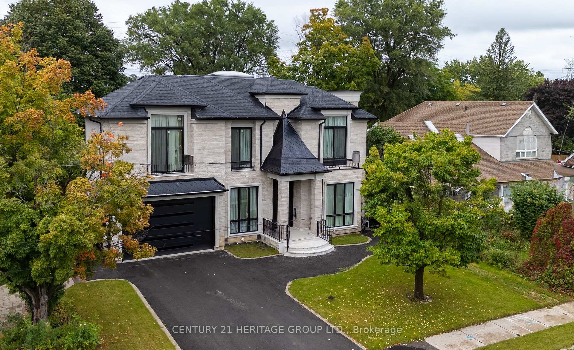Property Photo: 32 Devondale Avenue ON M2R 2E2