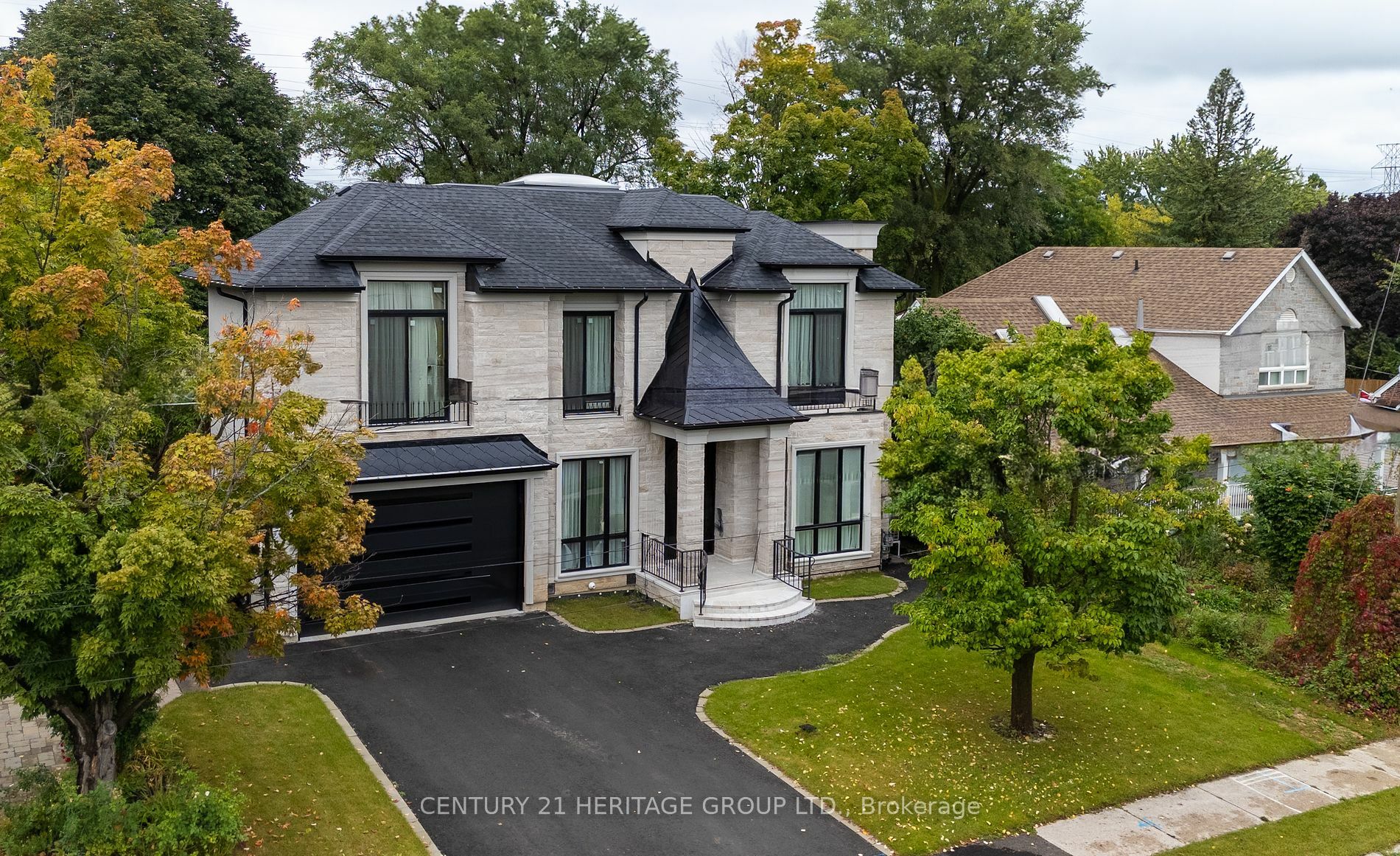 Photo de la propriété:  32 Devondale Ave  ON M2R 2E2 