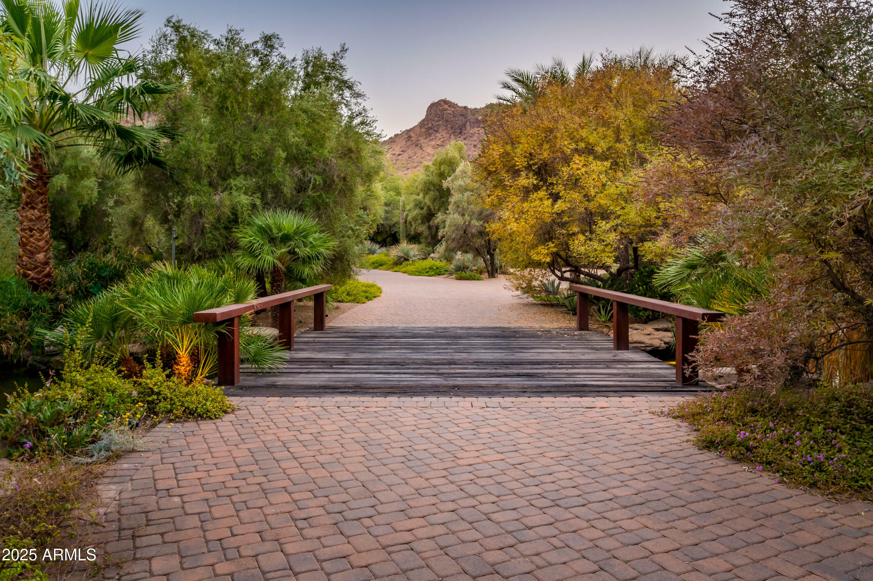 Property Photo:  5747 E Mockingbird Lane  AZ 85253 