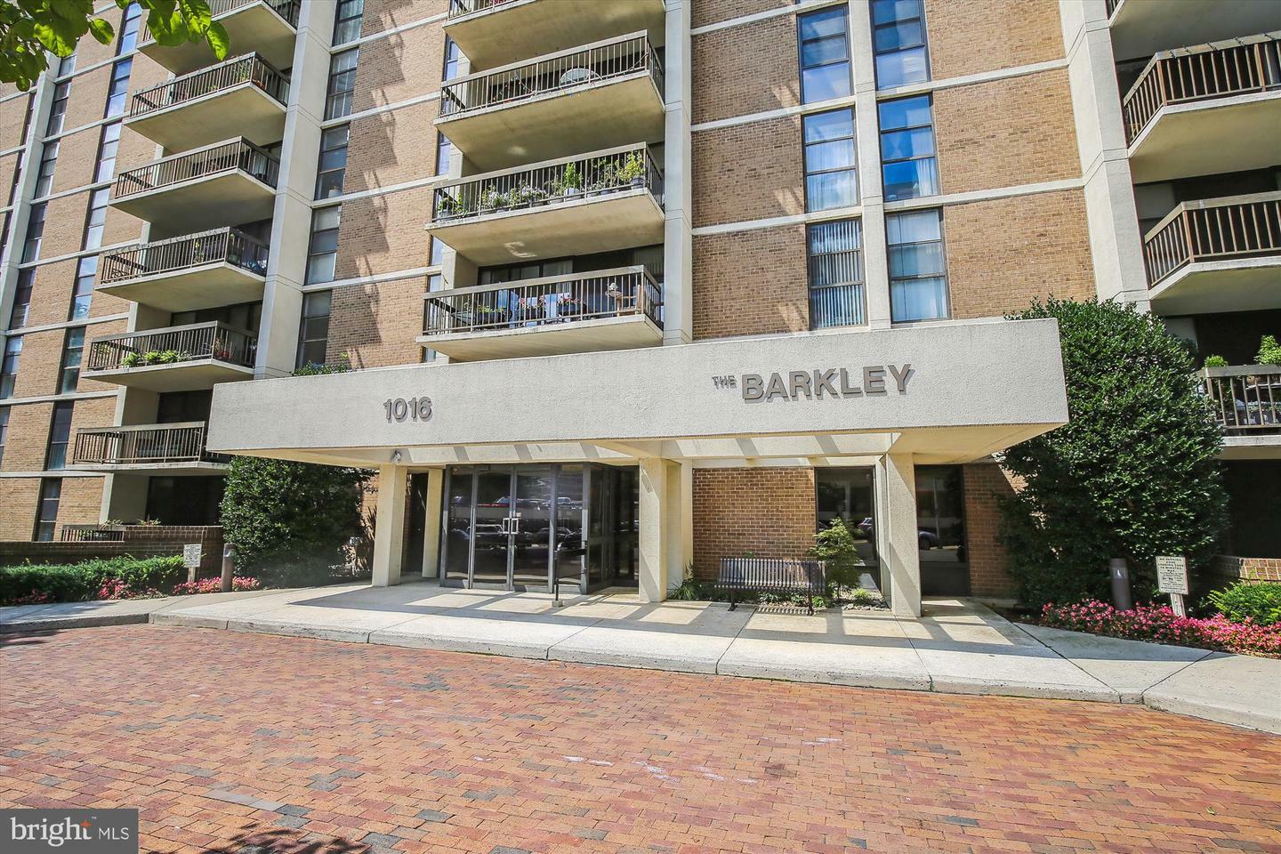 Property Photo:  1016 S Wayne Street 303  VA 22204 