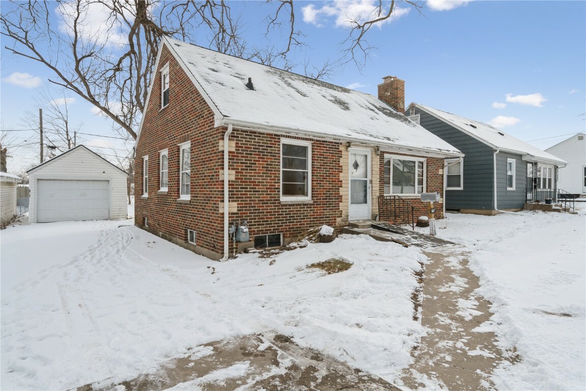 Property Photo:  447 19th Street NW  IA 52405 