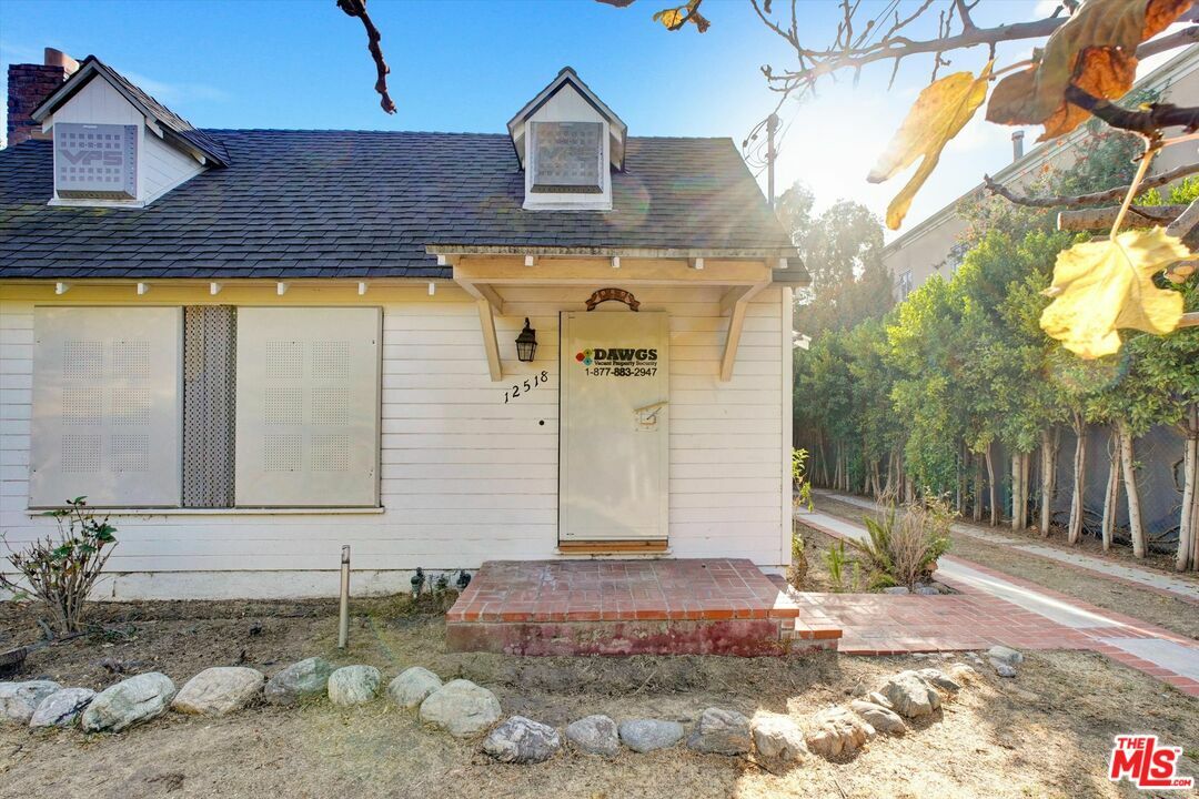 Property Photo:  12518   Addison St  CA 91607 