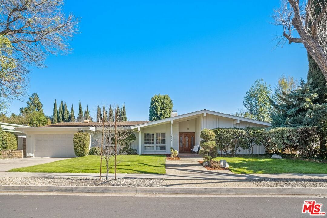 Property Photo:  9608   Donna Ave  CA 91324 