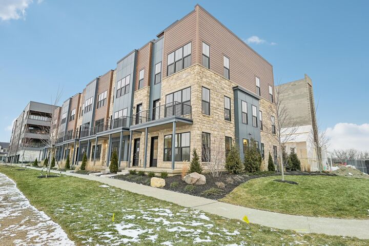 Property Photo: 2248 Quarry Trails Drive OH 43228