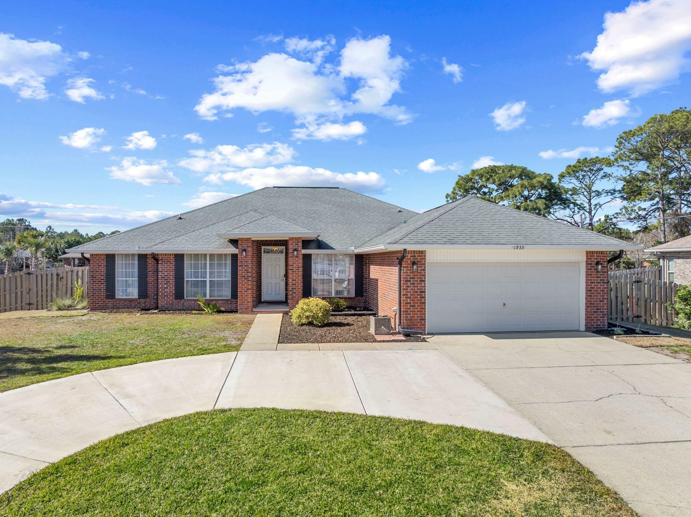 Property Photo: 1933 Eagle Lane FL 32566