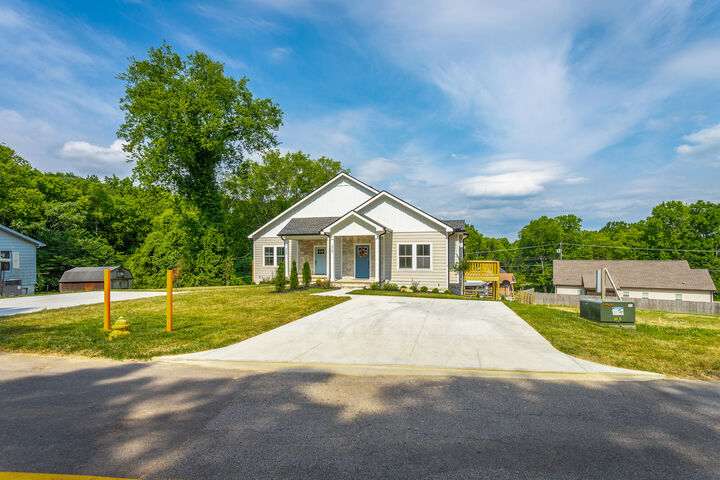Property Photo:  