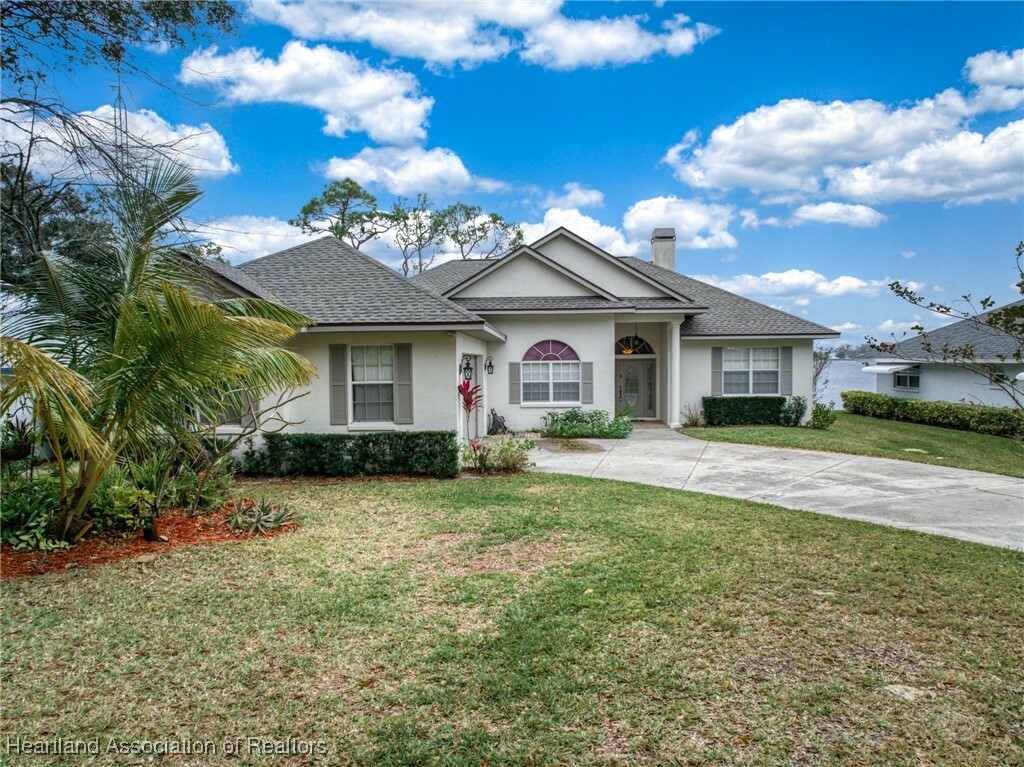 Property Photo:  308 Sirena Drive  FL 33852 