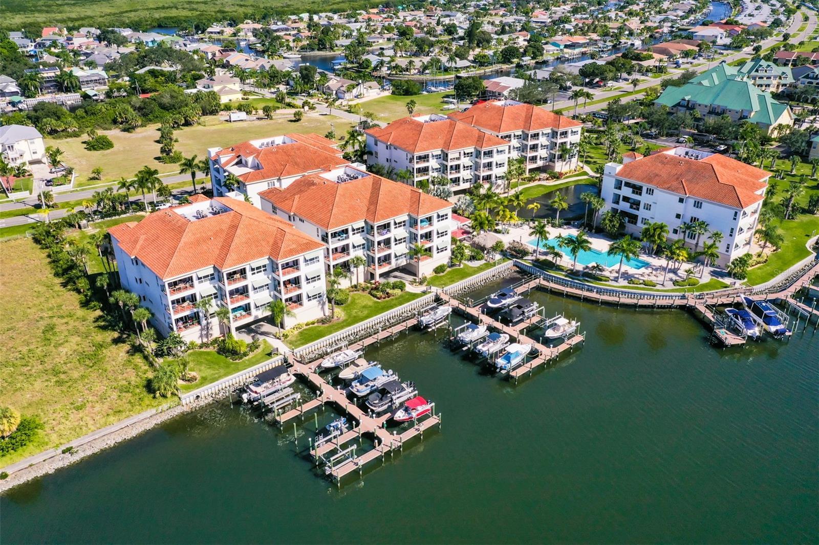 Property Photo: 1030 Bellasol Way 402 FL 33572