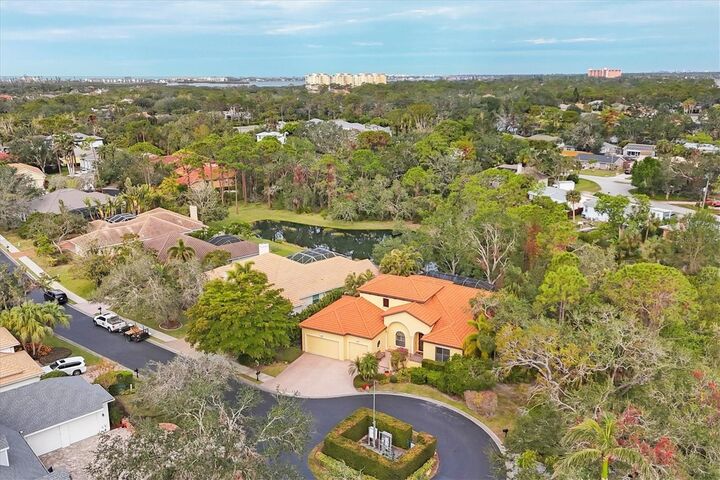 Property Photo:  135 N Creek Lane  FL 34229 