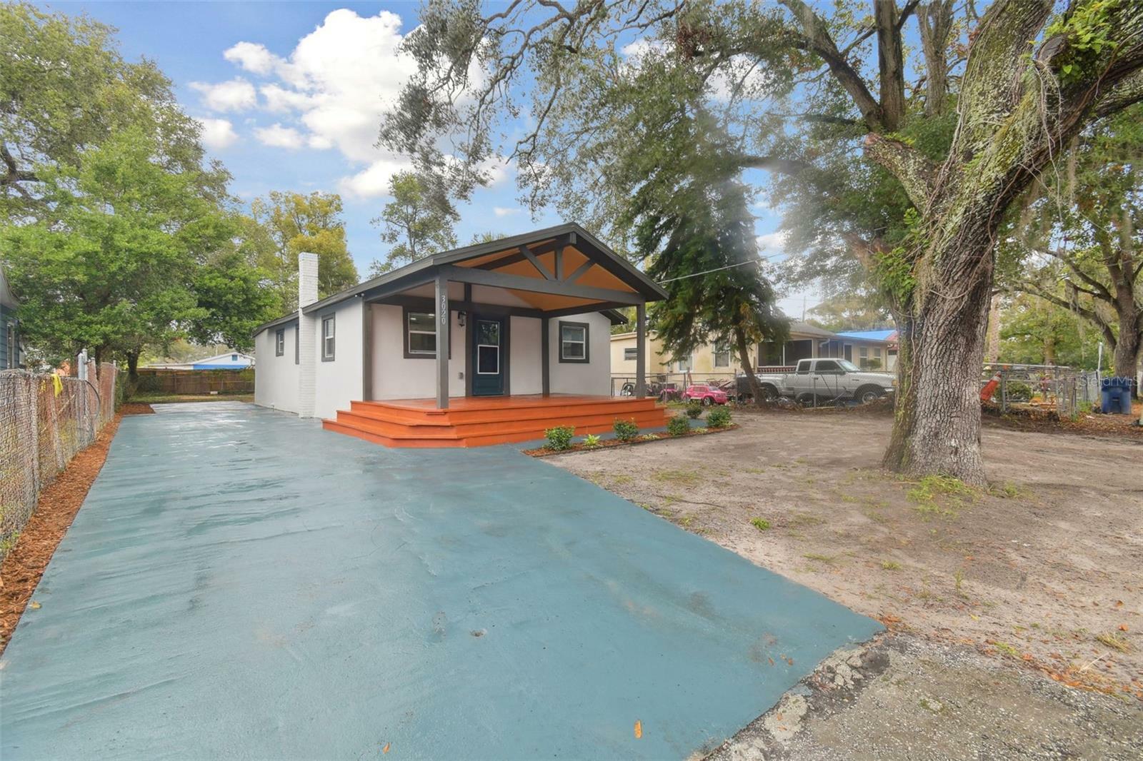 Property Photo: 3020 Deleuil Avenue FL 33610