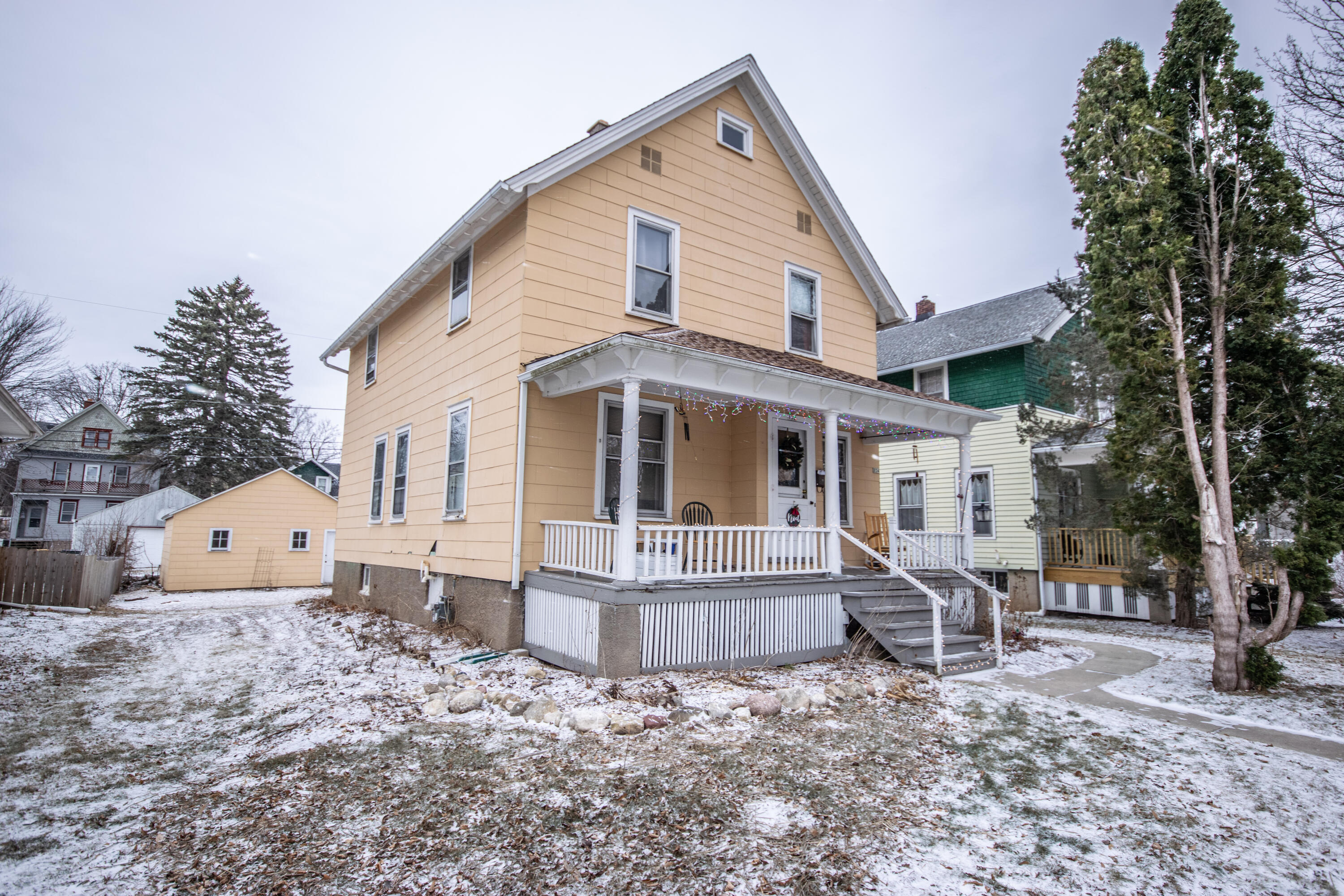 Property Photo: 132 Willow Ln WI 53095