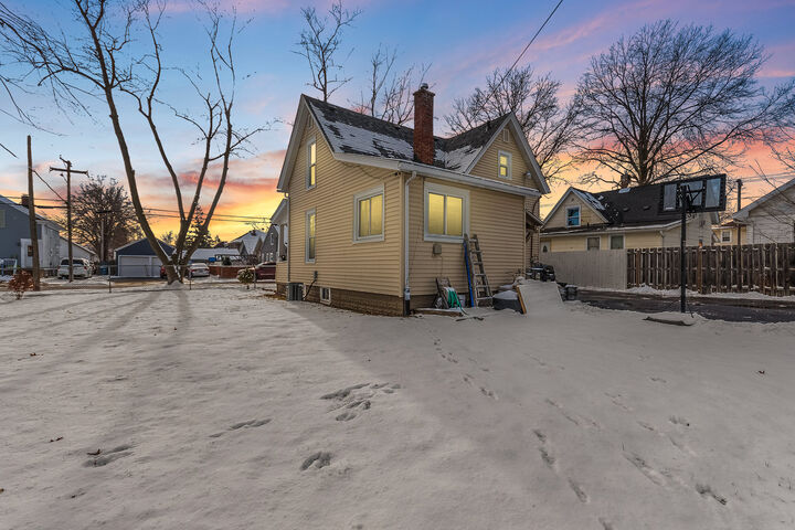 Property Photo:  552 Simms Street  IL 60505 