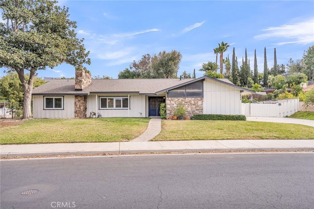 Property Photo:  5994 Shaker Drive  CA 92506 