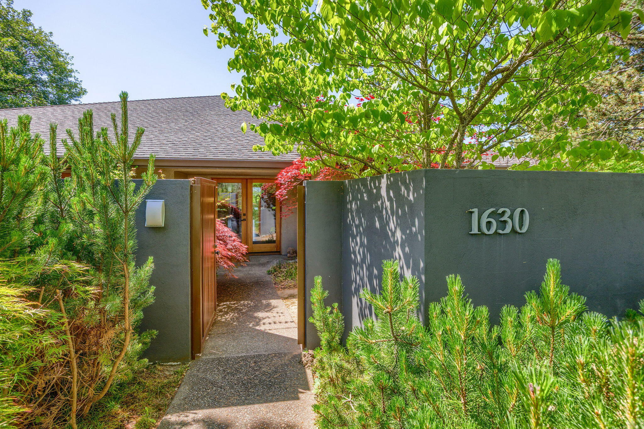 Property Photo: 1630 NW Olmar Drive OR 97526