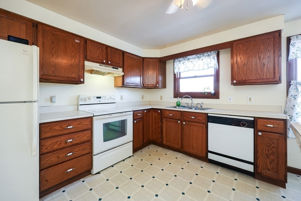 Property Photo:  17 Bixby Rd 4  MA 01562 