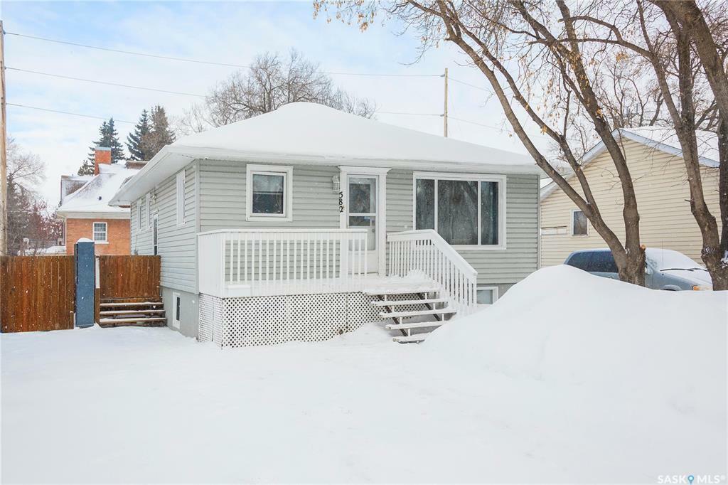 Property Photo:  582 20th Street E  SK S6V 1L3 