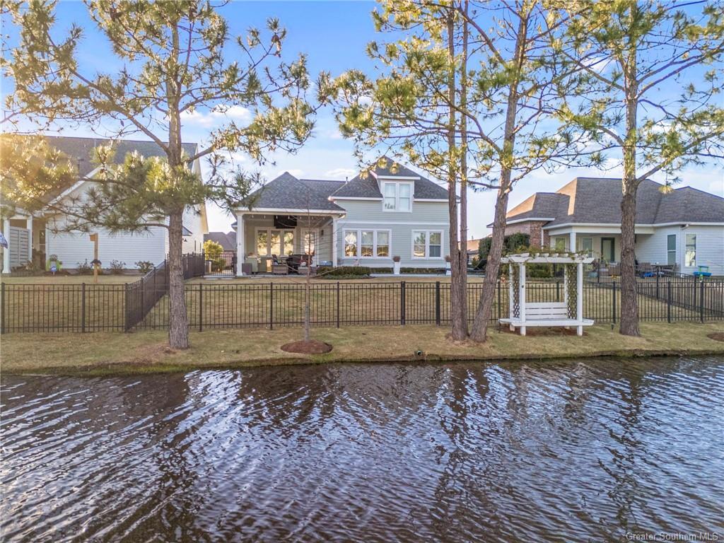 Property Photo: 5839 Lakeview Lane LA 70605