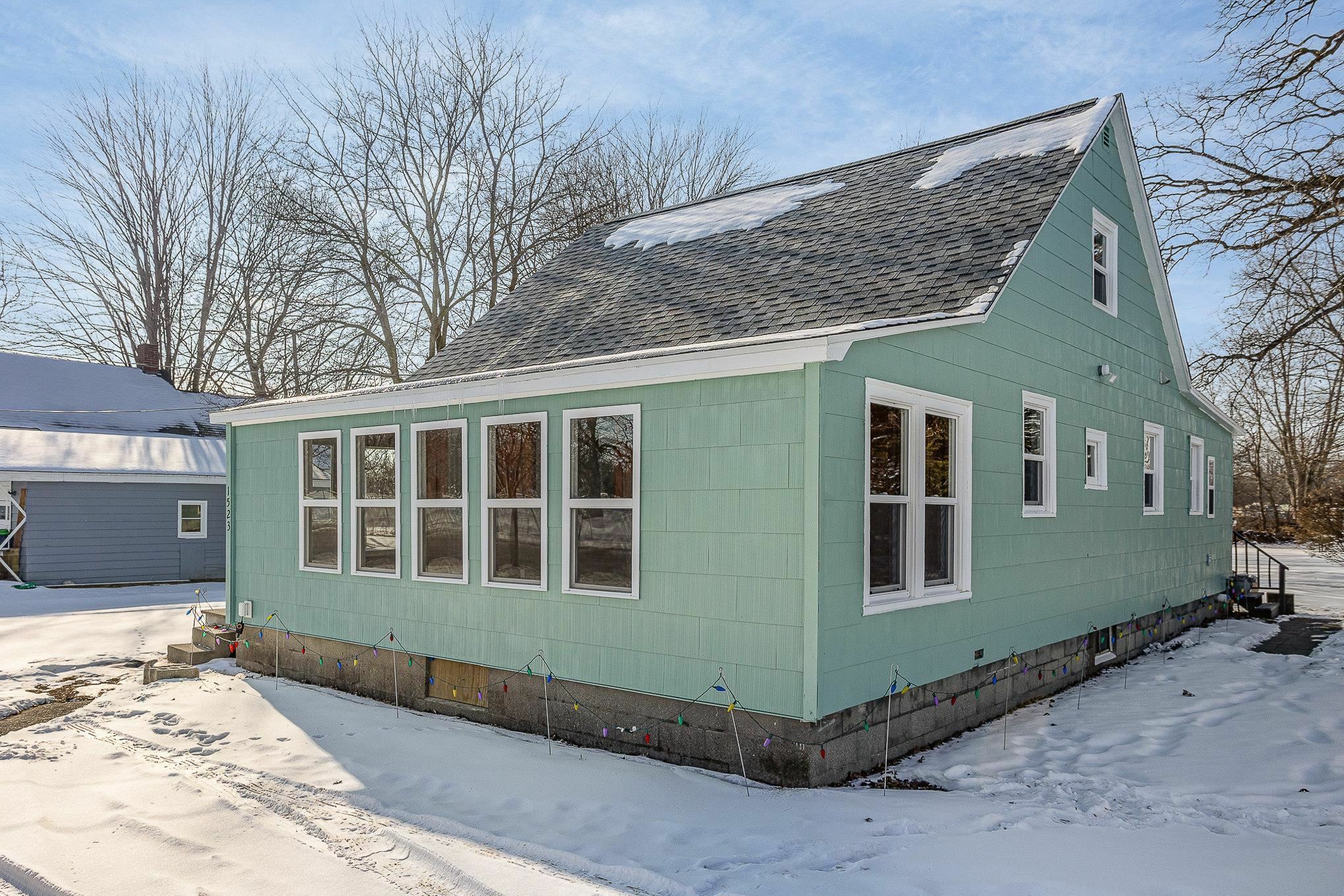 Property Photo:  1523 N Henry Street  MI 48706 