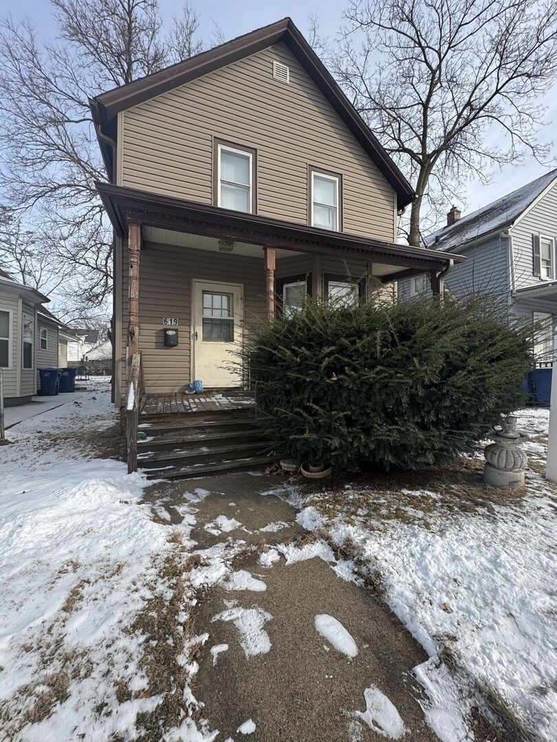 Property Photo:  619 Chestnut Street  IL 60085 