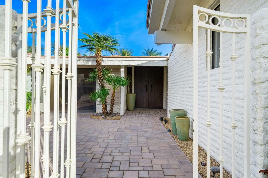 Property Photo:  44980 St Helena Court  CA 92210 