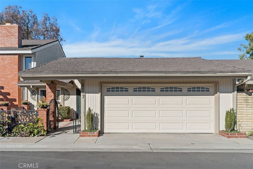 Property Photo:  5117 Piccadilly Circle  CA 92683 