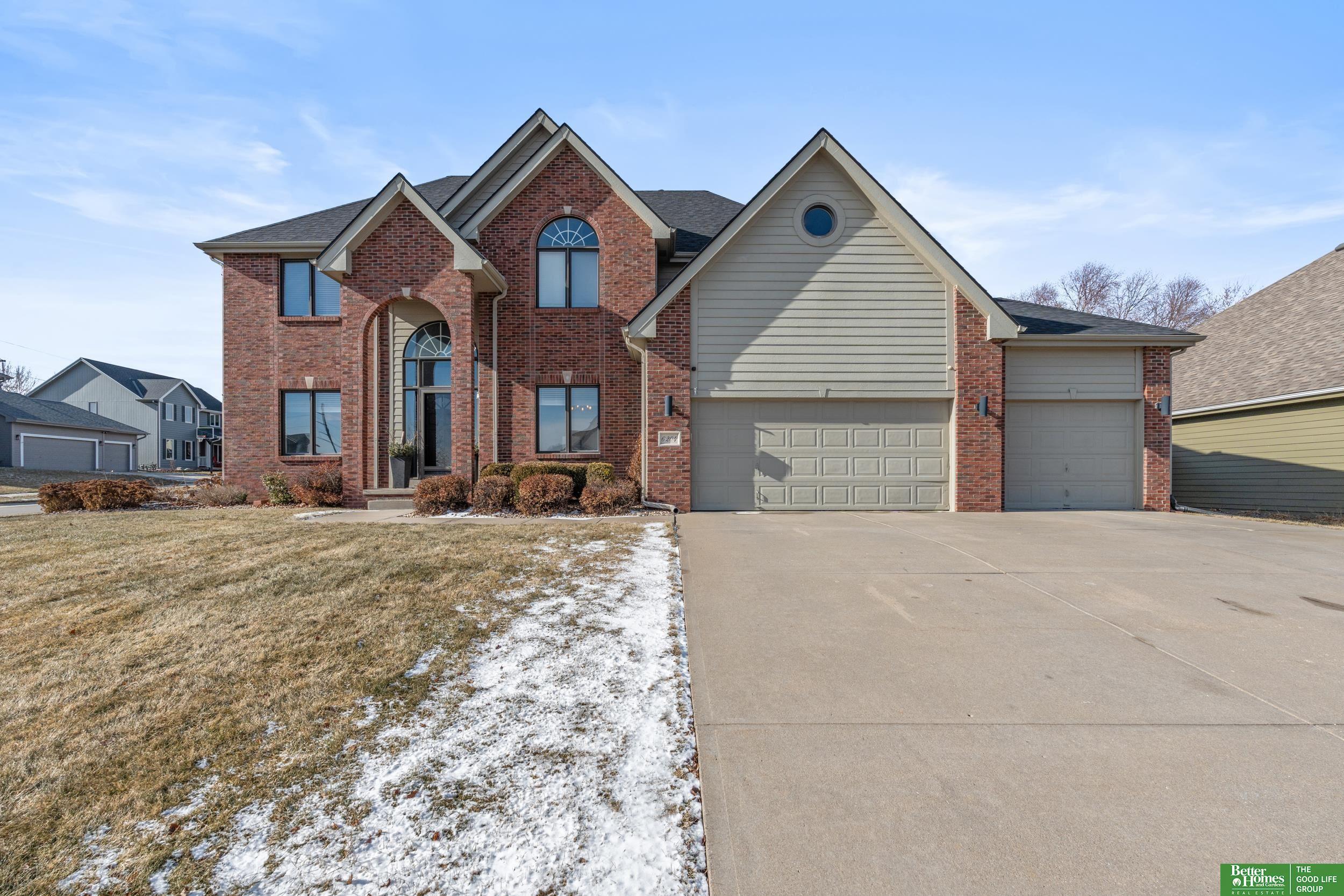 Property Photo: 6204 N 155th Street NE 68116