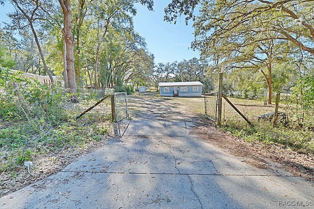 Property Photo: 2510 E Mercury Street FL 34453