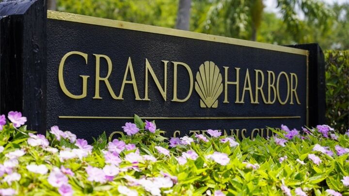 Property Photo:  4808 Laguna Village Way  FL 32967 