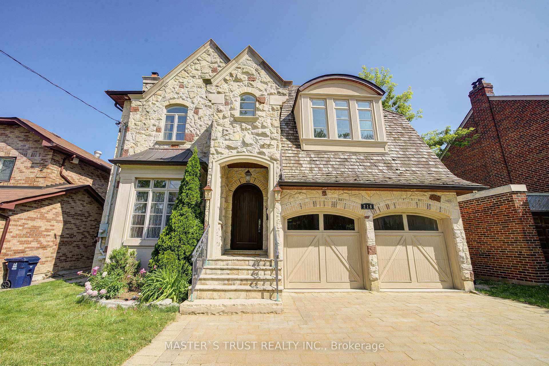 Property Photo:  216 Parkview Avenue  ON M2N 3Y8 