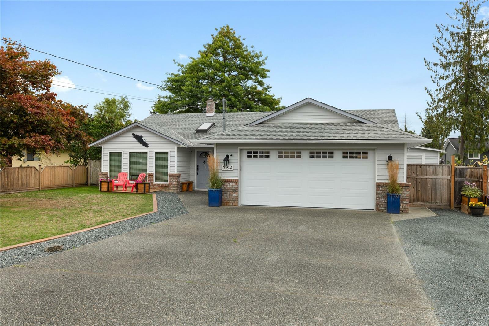 754 Nanoose Ave  Parksville BC V9P 1E8 photo