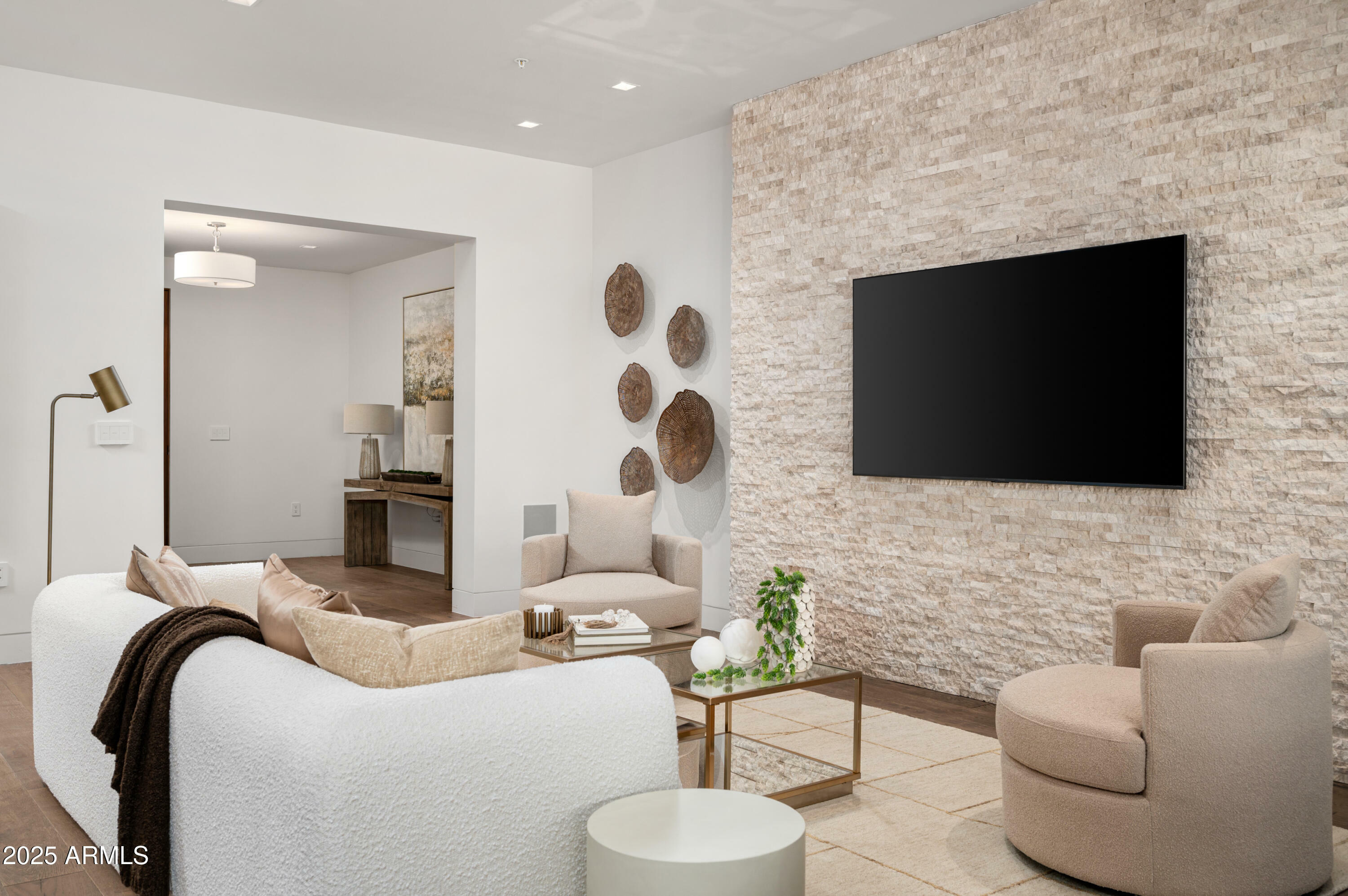 Property Photo: 6587 N Palmeraie Boulevard 2032 AZ 85253