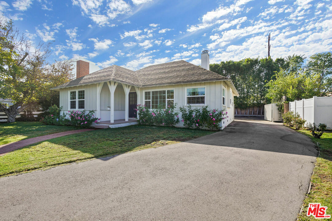 Property Photo:  16354   Moorpark St  CA 91436 