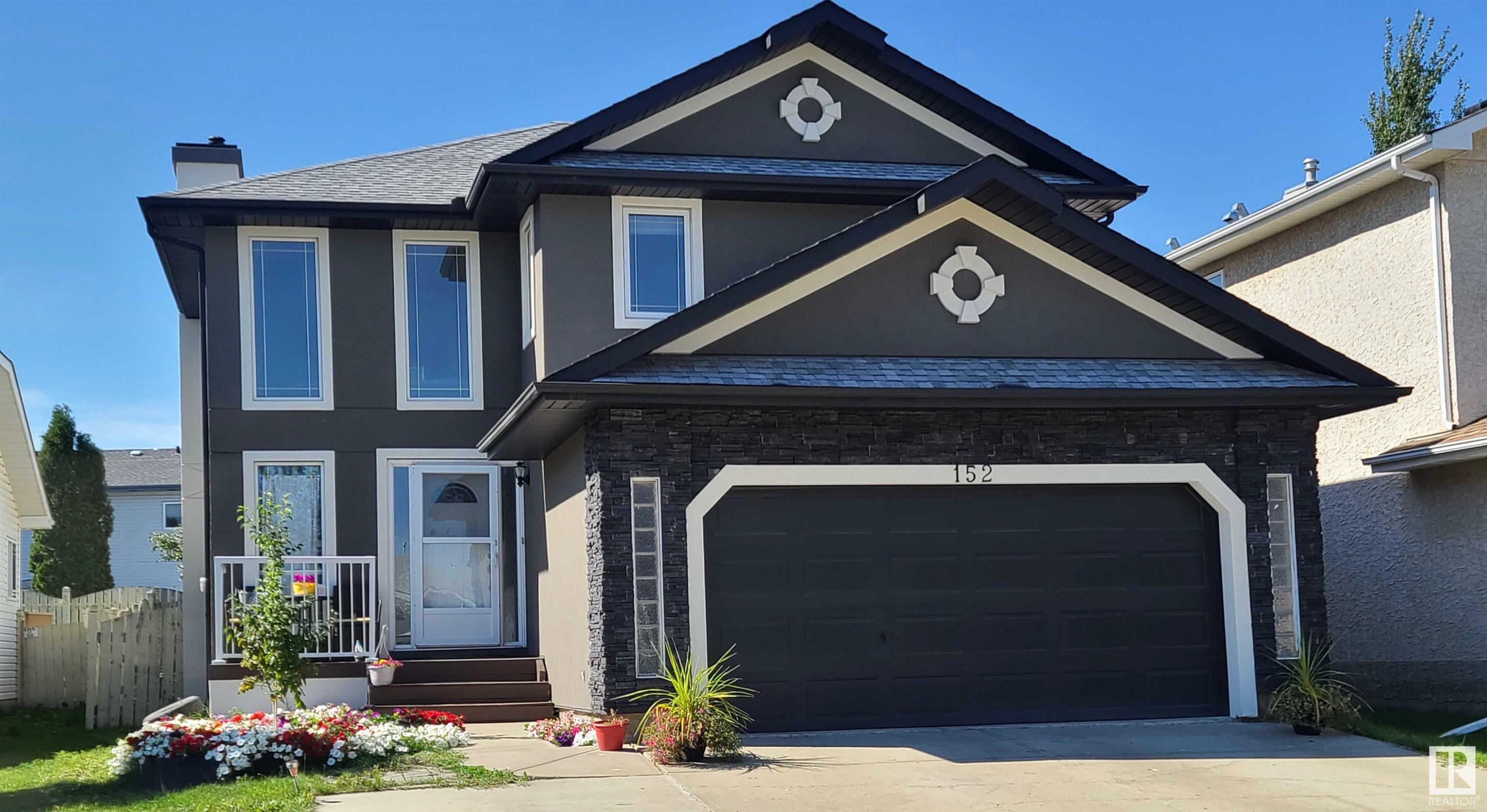 Property Photo:  152 Bainbridge Crescent NW  AB T5T 6B5 