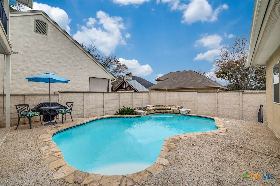 Property Photo: 2827 Meadow Breeze TX 78132