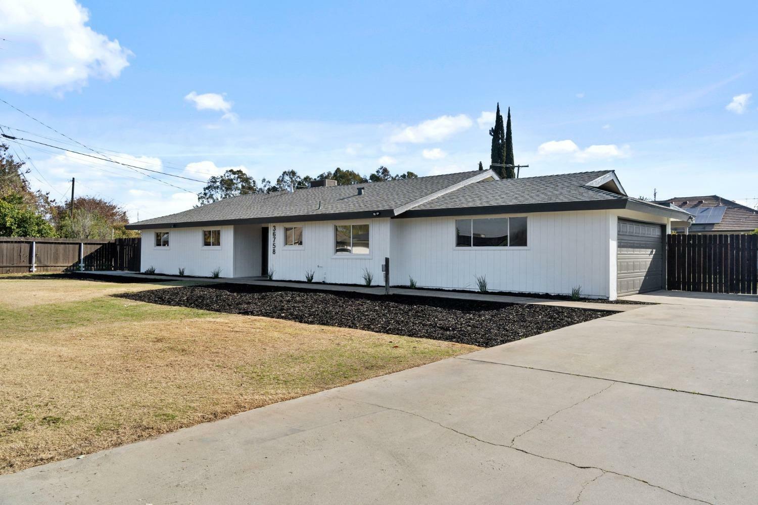 Property Photo:  36758 Orange Grove Avenue  CA 93636 